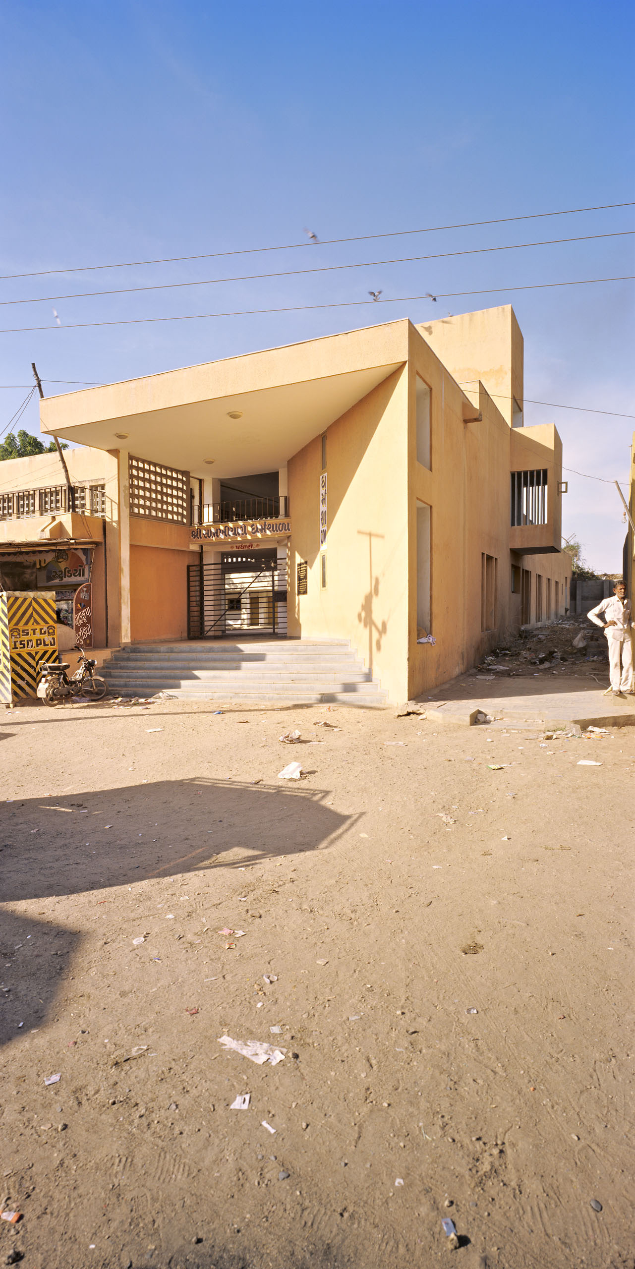 public buildings, samarkhiali, kutch